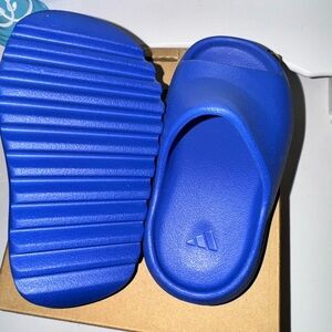Toddler Yeezy slides never worn.